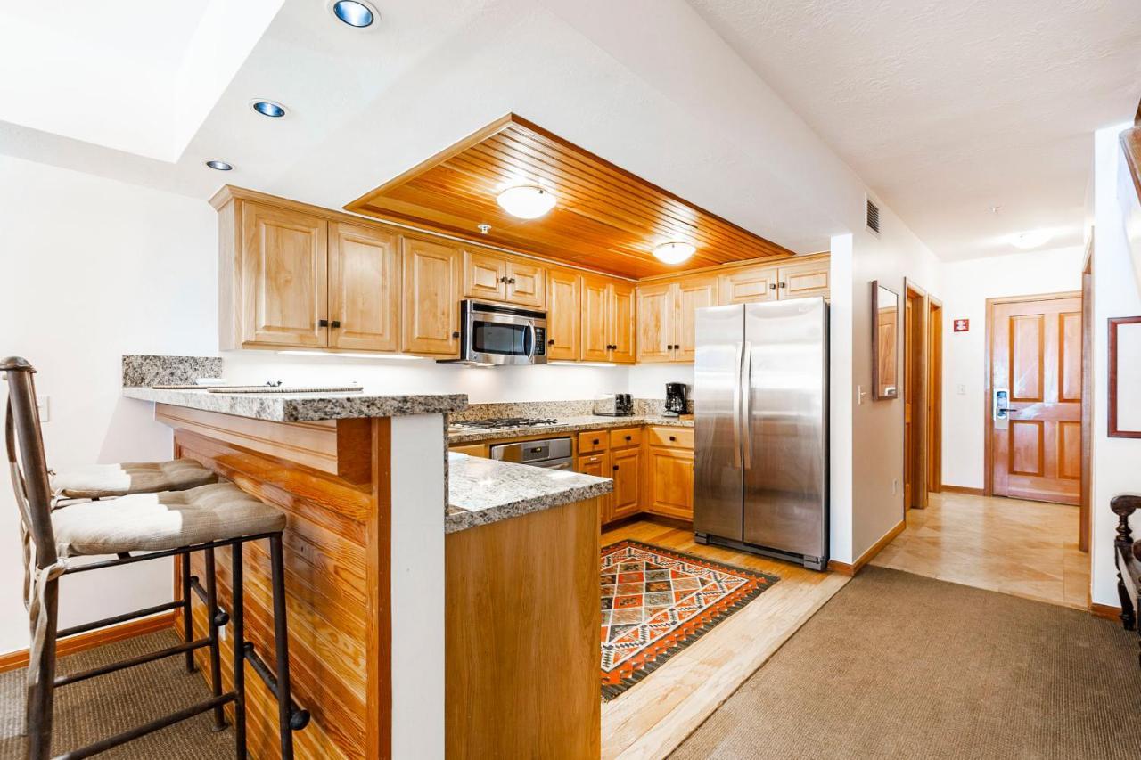 1 Bedroom Condominium Spa #202