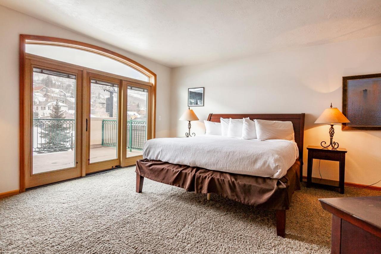 2 Bedroom Condominium Spa #203