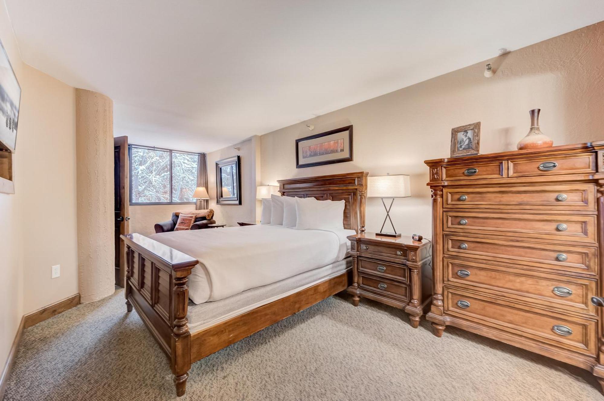 1 Bedroom Condominium