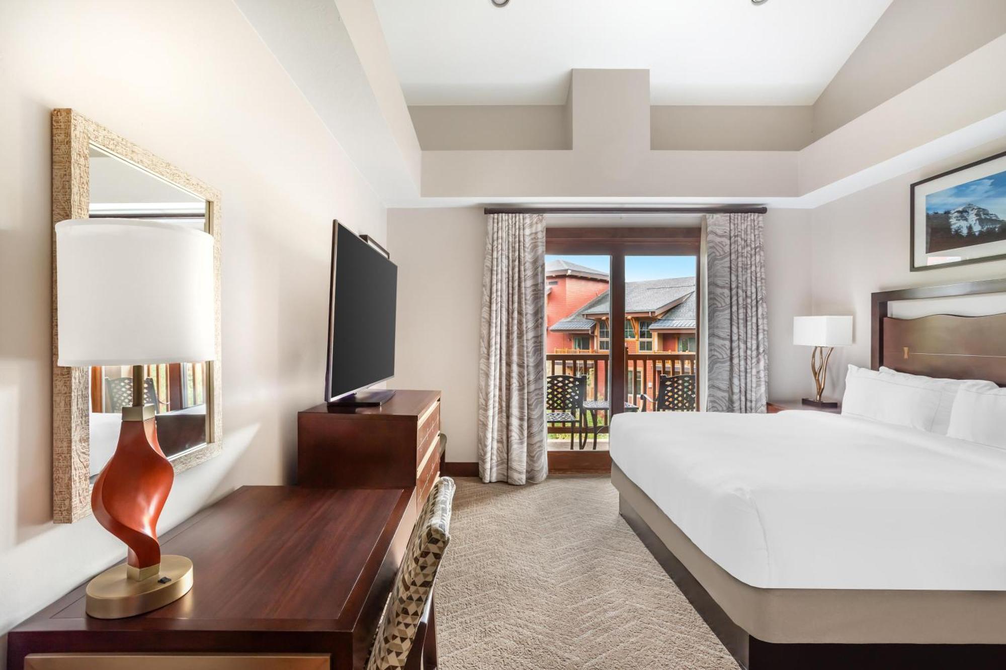 Four-Bedroom Suite Four King Beds Sofa Bed