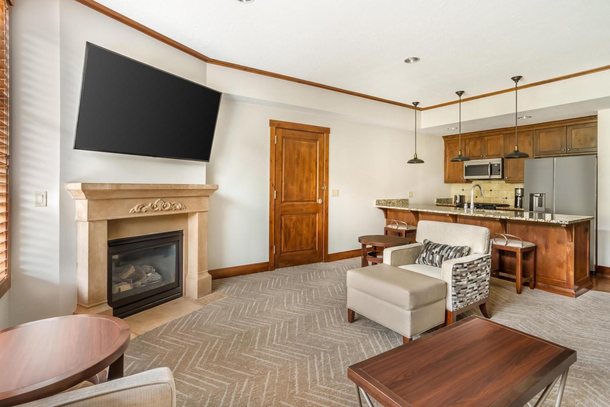 One-Bedroom King Premier Suite Balcony