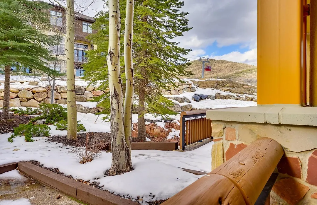 Ski-In/Ski-Out Studio At Sundial Lodge W/ Hot Tub!-1