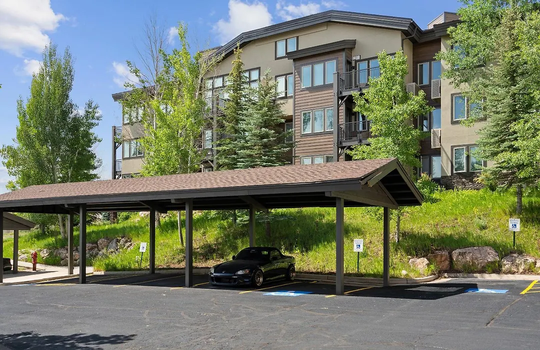 Crestview Condominiums By All Seasons Resort Lodging-1