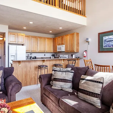 Crestview Condominiums By All Seasons Resort Lodging-3