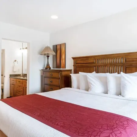 Classic Ski-In Ski-Out Condo-3