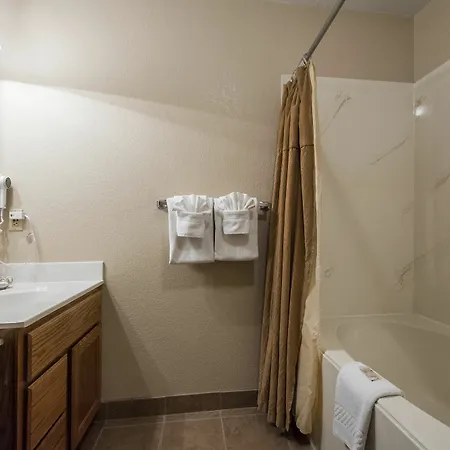 Carriage House Condominiums By All Seasons Resort Lodging-3