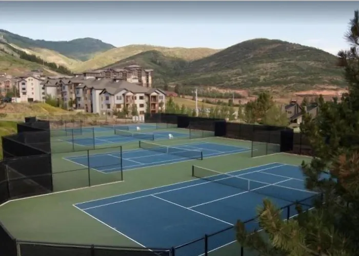 Pinetree Retreat - Hot Tub, Heated Pool & Sauna - 6 Min Walk To Lift & Dining Park City